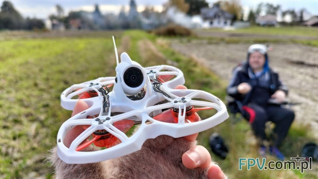 mini dron rekreacyjny