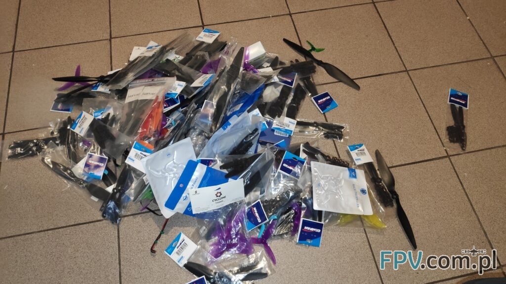 Kontrola śmigieł drona FPV przed lotem – sprawdzanie uszkodzeń i bezpieczeństwa